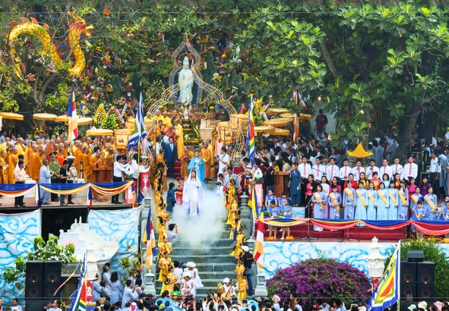 Hương sắc tâm linh: Khám phá Lễ hội Quan Thế Âm Ngũ Hành Sơn