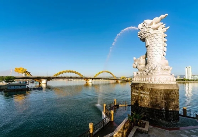 Tượng Cá chép hóa rồng Đà Nẵng – Biểu tượng vươn mình